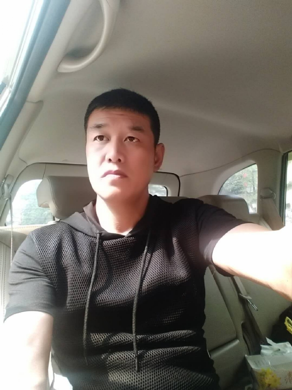 深爱的疯子的第一张照片--德州相亲服务中心