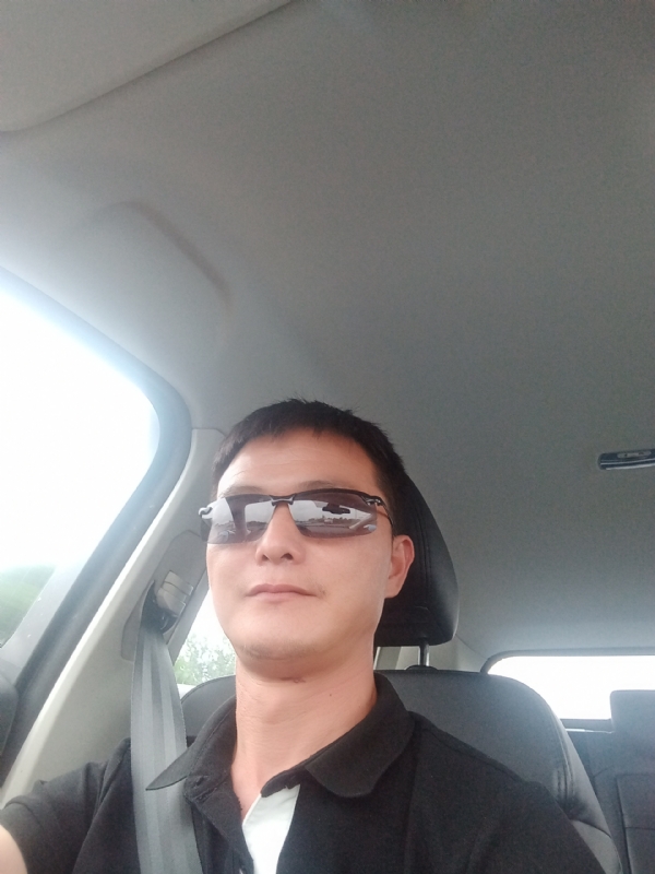 孤独的男人的第一张照片--德州相亲服务中心