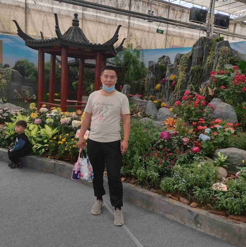 受伤的痴情男的第一张照片--德州相亲服务中心