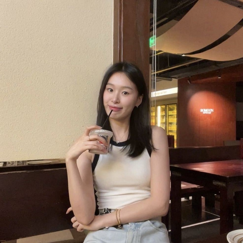 羽毛的第一张照片--德州相亲服务中心